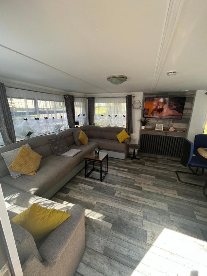 Unique Caravan With Outdoor Space Ballantrae Exterior photo
